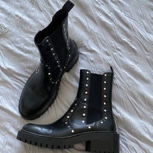 Zara TREADED LOW HEEL STUDDED ANKLE BOOTS